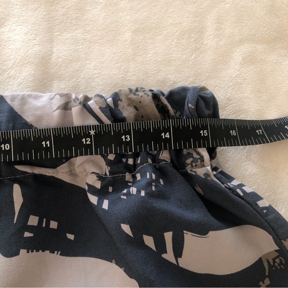 Banana Republic. Skirt. Gray, Blue, Purple leaf pattern. Size 4 - Picture 3 of 6